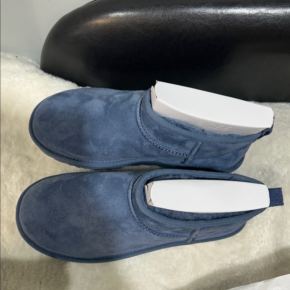 UGG Classic Ultra Mini Women's Ankle Boot 🇨🇦 - Picture 12 of 17